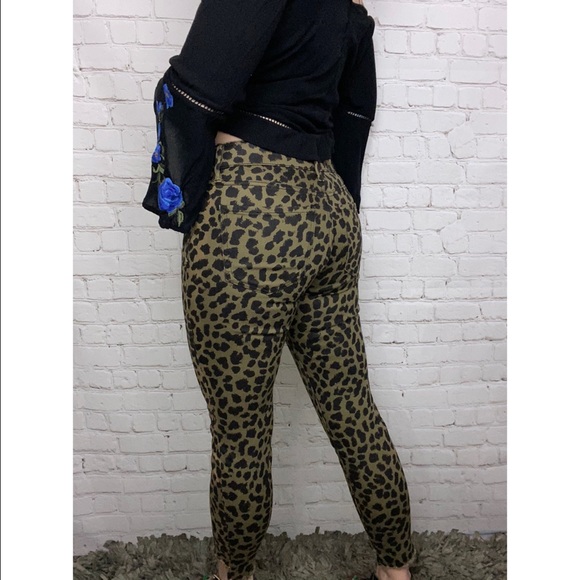 NEW Express olive Leopard cropped jeans pants 2 - Picture 3 of 5
